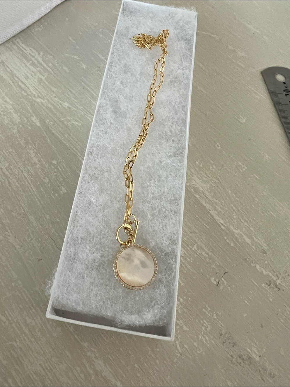 NWOT Source Unknown Gold Round Disc Pendant Chain Necklace